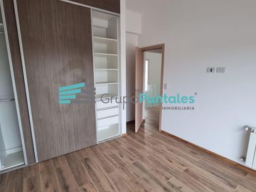 Excelente Casa en Barrio Lagos de Canning con 4 dormitorios y gran piscina sobre lote de 1018 m2