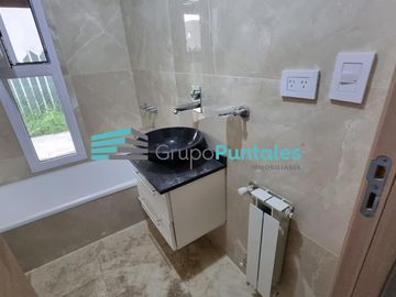Excelente Casa en Barrio Lagos de Canning con 4 dormitorios y gran piscina sobre lote de 1018 m2