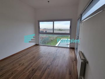 Excelente Casa en Barrio Lagos de Canning con 4 dormitorios y gran piscina sobre lote de 1018 m2