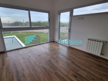 Excelente Casa en Barrio Lagos de Canning con 4 dormitorios y gran piscina sobre lote de 1018 m2