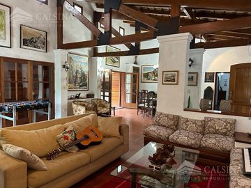 Casa en  venta villa allende golf gran parque y pileta