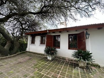 Casa en  venta villa allende golf gran parque y pileta