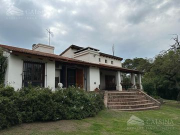 Casa en  venta villa allende golf gran parque y pileta