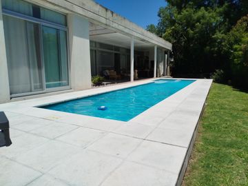 Casa moderna 3 dorm. hormigón y vidrio excelente, luminosa detalles de categoría