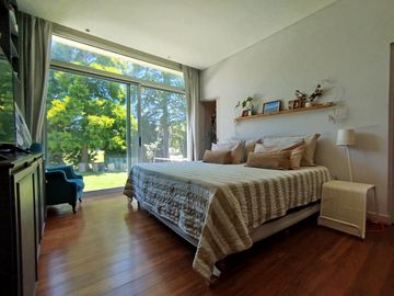 Casa moderna 3 dorm. hormigón y vidrio excelente, luminosa detalles de categoría
