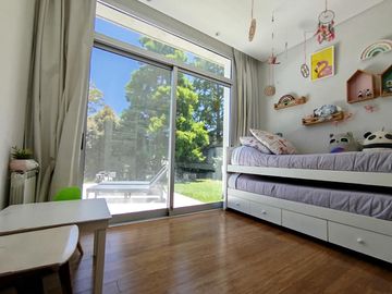 Casa moderna 3 dorm. hormigón y vidrio excelente, luminosa detalles de categoría