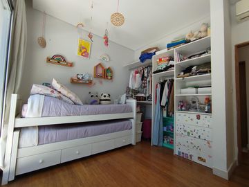Casa moderna 3 dorm. hormigón y vidrio excelente, luminosa detalles de categoría