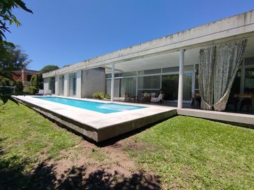 Casa moderna 3 dorm. hormigón y vidrio excelente, luminosa detalles de categoría