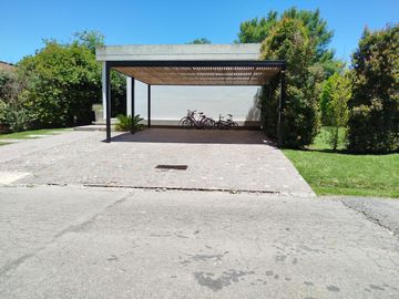 Casa moderna 3 dorm. hormigón y vidrio excelente, luminosa detalles de categoría