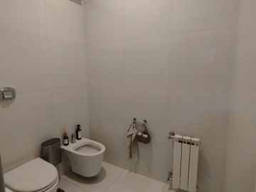 Casa moderna 3 dorm. hormigón y vidrio excelente, luminosa detalles de categoría