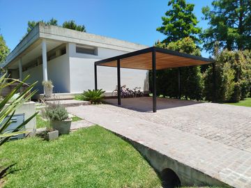 Casa moderna 3 dorm. hormigón y vidrio excelente, luminosa detalles de categoría