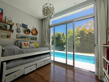 Casa moderna 3 dorm. hormigón y vidrio excelente, luminosa detalles de categoría