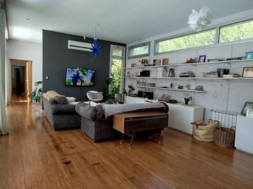 Casa moderna 3 dorm. hormigón y vidrio excelente, luminosa detalles de categoría