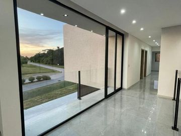 Casa en venta - 3 Dormitorios 5 Baños - Cocheras - 1500Mts2 - Canning