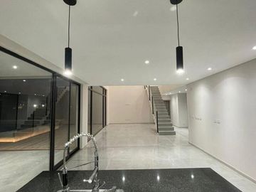 Casa en venta - 3 Dormitorios 5 Baños - Cocheras - 1500Mts2 - Canning