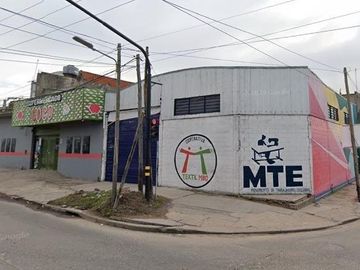 GALPON MEDIO EN VENTA EN JUAN DOMINGO PERON Y EJERCITO DE LOS ANDES (LOMAS DE ZAMORA)