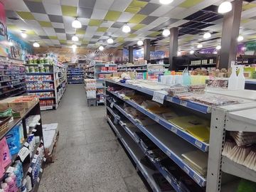 GALPON MEDIO EN VENTA EN JUAN DOMINGO PERON Y EJERCITO DE LOS ANDES (LOMAS DE ZAMORA)