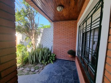 casa para 3 familias, ideal para obtener rentas.