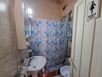casa para 3 familias, ideal para obtener rentas.