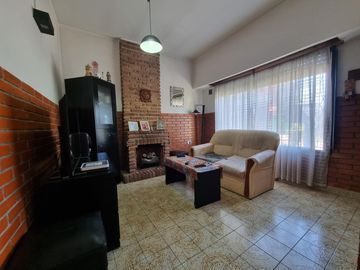casa para 3 familias, ideal para obtener rentas.