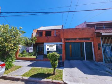 casa para 3 familias, ideal para obtener rentas.