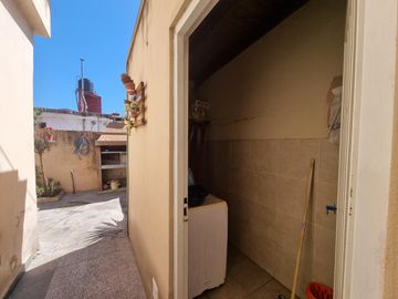 casa para 3 familias, ideal para obtener rentas.