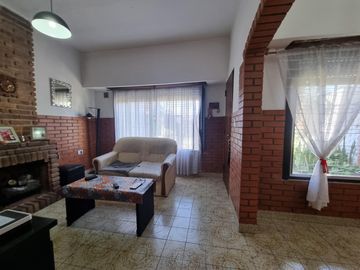 casa para 3 familias, ideal para obtener rentas.