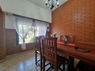 casa para 3 familias, ideal para obtener rentas.