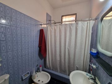 casa para 3 familias, ideal para obtener rentas.