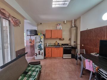 casa para 3 familias, ideal para obtener rentas.