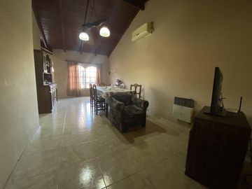 VENTA CASA 3 DORMITORIOS EN ROLDAN
