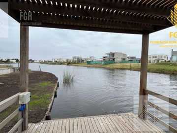 Casa Laguna en venta 6 amb con pileta en Naudir Escobar
