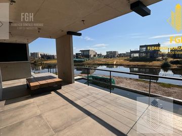 Casa Laguna en venta 6 amb con pileta en Naudir Escobar
