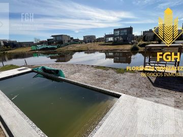 Casa Laguna en venta 6 amb con pileta en Naudir Escobar