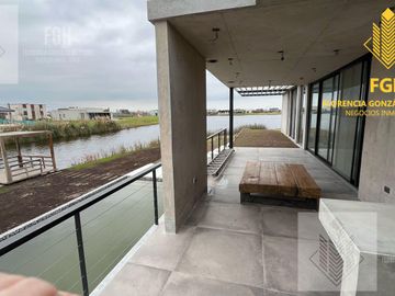 Casa Laguna en venta 6 amb con pileta en Naudir Escobar