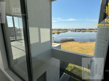 Casa Laguna en venta 6 amb con pileta en Naudir Escobar