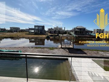 Casa Laguna en venta 6 amb con pileta en Naudir Escobar