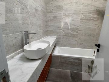 Casa Laguna en venta 6 amb con pileta en Naudir Escobar