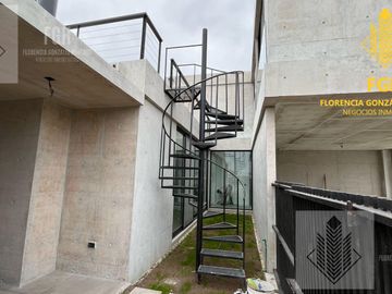 Casa Laguna en venta 6 amb con pileta en Naudir Escobar