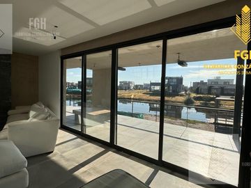 Casa Laguna en venta 6 amb con pileta en Naudir Escobar