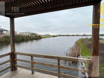 Casa Laguna en venta 6 amb con pileta en Naudir Escobar