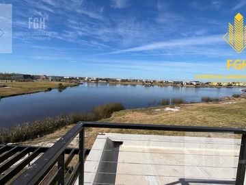 Casa Laguna en venta 6 amb con pileta en Naudir Escobar