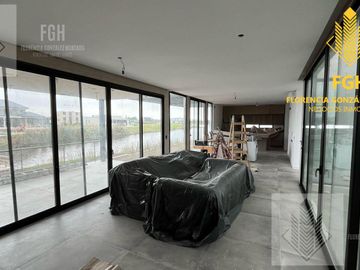 Casa Laguna en venta 6 amb con pileta en Naudir Escobar