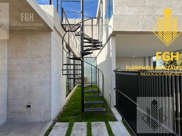 Casa Laguna en venta 6 amb con pileta en Naudir Escobar
