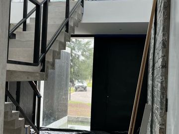 Casa Laguna en venta 6 amb con pileta en Naudir Escobar