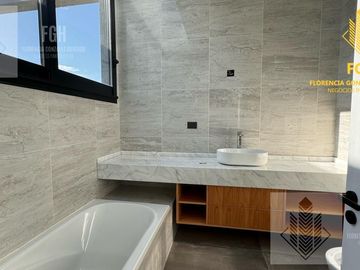 Casa Laguna en venta 6 amb con pileta en Naudir Escobar