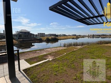 Casa Laguna en venta 6 amb con pileta en Naudir Escobar