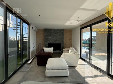 Casa Laguna en venta 6 amb con pileta en Naudir Escobar
