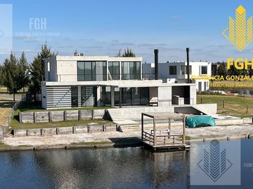 Casa Laguna en venta 6 amb con pileta en Naudir Escobar