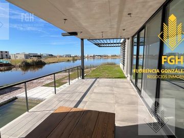 Casa Laguna en venta 6 amb con pileta en Naudir Escobar